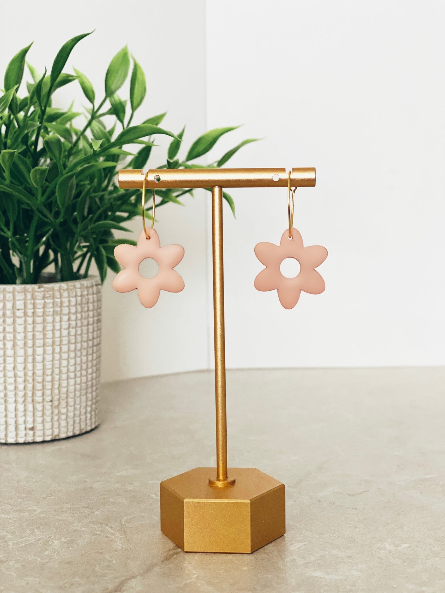 Lola in Gold